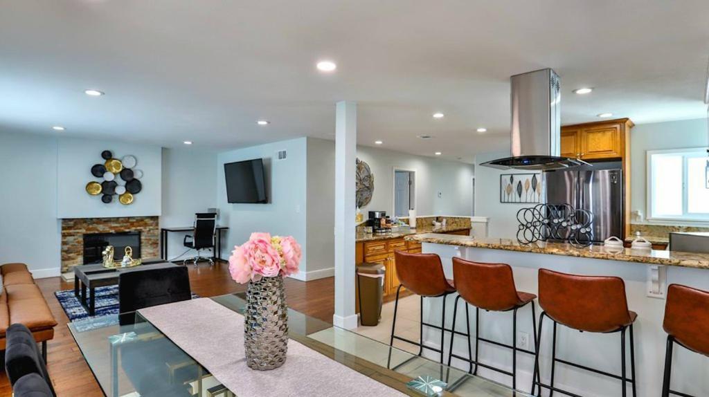 H&H Modern Lux 4Bd 1 King Suite 3 Queen Socal Disney Westminster Eksteriør bilde