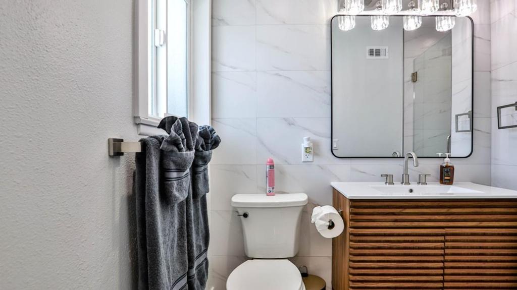 H&H Modern Lux 4Bd 1 King Suite 3 Queen Socal Disney Westminster Eksteriør bilde