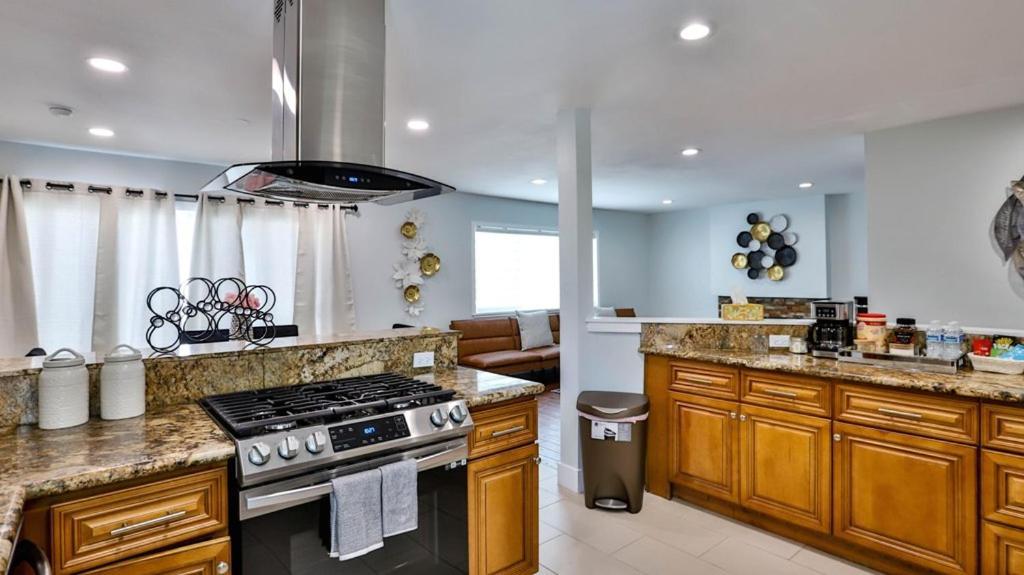 H&H Modern Lux 4Bd 1 King Suite 3 Queen Socal Disney Westminster Eksteriør bilde