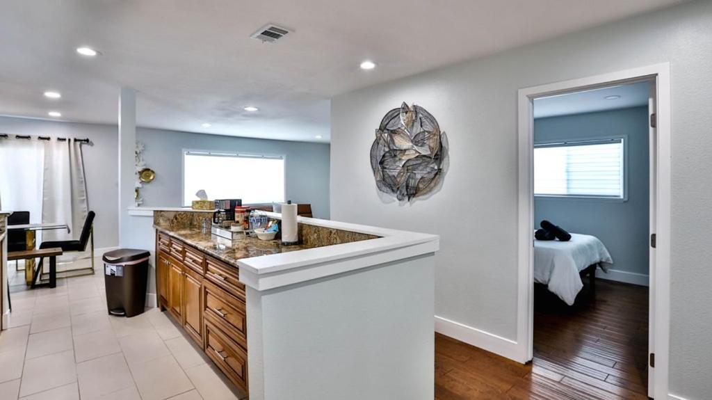 H&H Modern Lux 4Bd 1 King Suite 3 Queen Socal Disney Westminster Eksteriør bilde