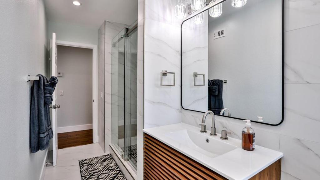 H&H Modern Lux 4Bd 1 King Suite 3 Queen Socal Disney Westminster Eksteriør bilde
