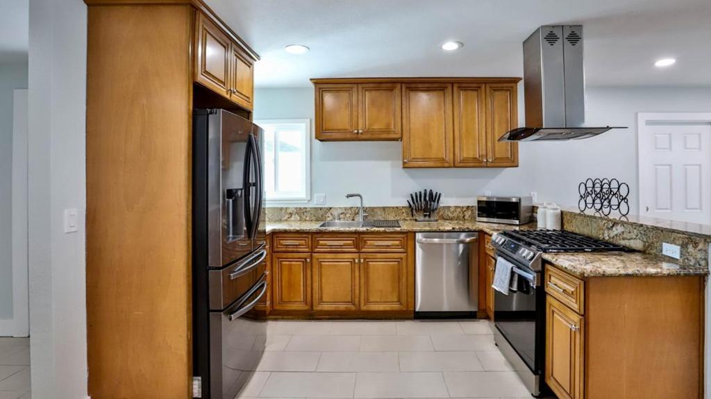 H&H Modern Lux 4Bd 1 King Suite 3 Queen Socal Disney Westminster Eksteriør bilde