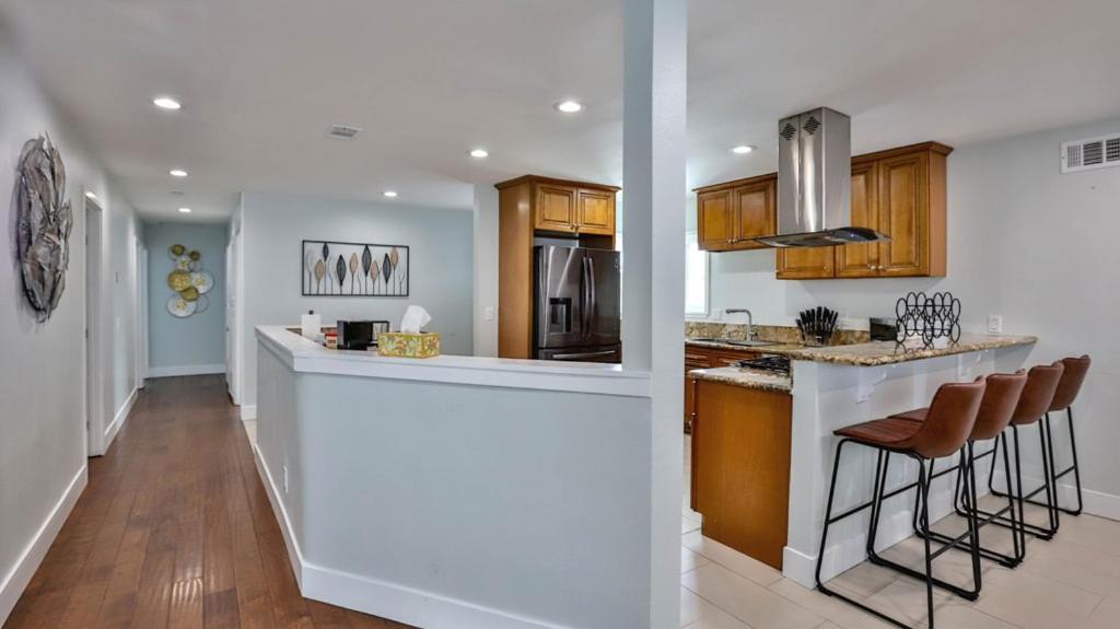 H&H Modern Lux 4Bd 1 King Suite 3 Queen Socal Disney Westminster Eksteriør bilde