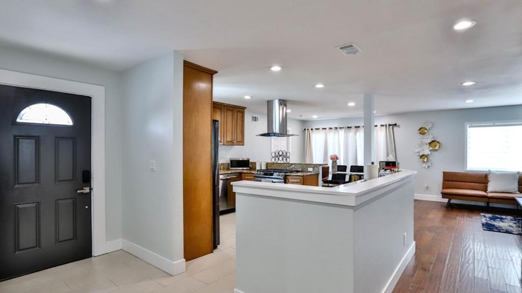 H&H Modern Lux 4Bd 1 King Suite 3 Queen Socal Disney Westminster Eksteriør bilde